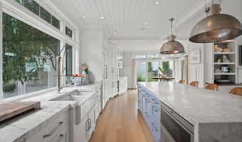 8 Gaylea Dr, Branford, CT 06405