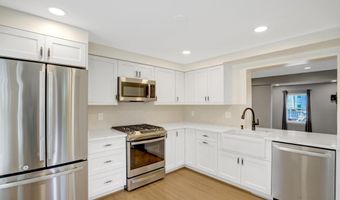 6063 HYDRANGEA Dr, Alexandria, VA 22310
