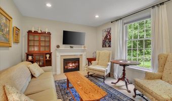 19 Oak Leaf Cir, Coventry, CT 06238