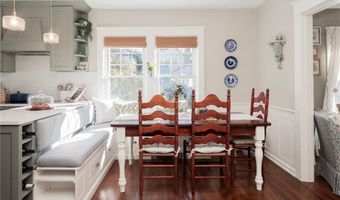 26 Vernon Ave, Newport, RI 02840