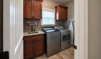82 LAKEPOINTE Cv, Atoka, TN 38004