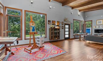 39 Wolf Rd, Asheville, NC 28805