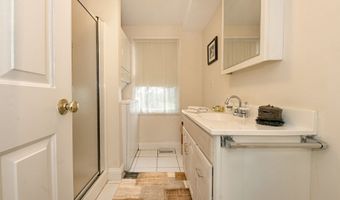 100 Pratt Rd, Clinton, CT 06413