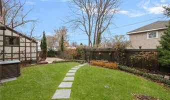 4 Hunter Ave, Newport, RI 02840