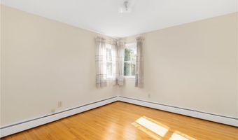 9 Chestnut Hill Rd B, Middletown, RI 02842