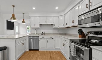 12 Granada Ter, Middletown, RI 02842