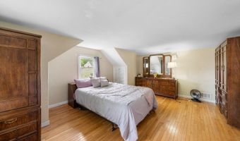 73 Davis Dr, Bergenfield, NJ 07621