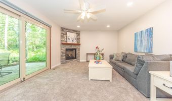 2728 Kimberley Rd, Ann Arbor, MI 48104