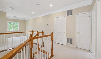 21565 CENTER POINT Cir, Ashburn, VA 20147