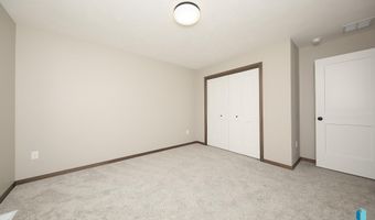 2427 E Caolinn Pl, Brandon, SD 57005