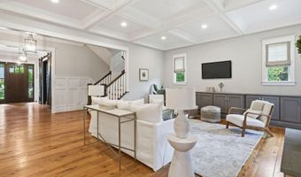3555 N DICKERSON St, Arlington, VA 22207