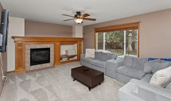 1003 10th Ave SE, Altoona, IA 50009