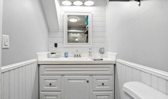 817 Riverside Dr, Augusta, ME 04330