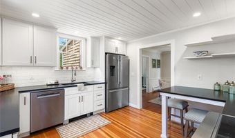 85 Highland Ave, Barrington, RI 02806