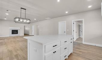 719 Sheryl Ln, Altus, OK 73521