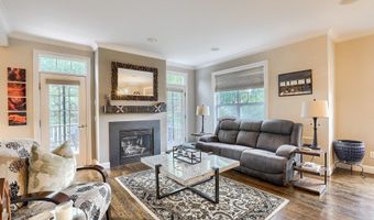 28 Crestview Ln 28, Danbury, CT 06810