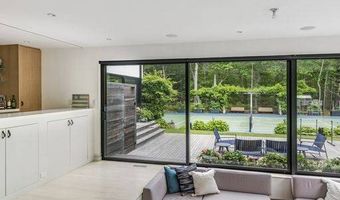 22 Phelan Ct, Amagansett, NY 11930