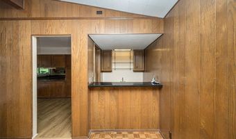 425 Kenilworth Ln, Ballwin, MO 63011