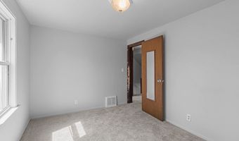809 N DURKEE St, Appleton, WI 54911