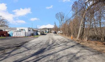 27 Woodward Rd, Lincoln, RI 02865