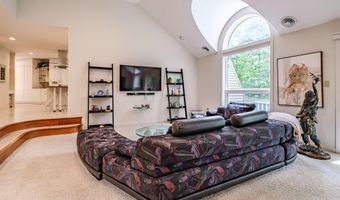 15 Inverness Rd, Falmouth, ME 04105