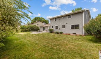 1330 N BRIARCLIFF Dr, Appleton, WI 54915