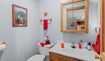 2007 Oakridge Dr, Ava, MO 65608