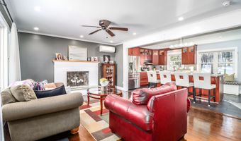 8 Marilyn Rd, Brookfield, CT 06804