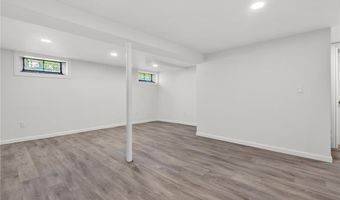 101 Bateman Ave, Cranston, RI 02920