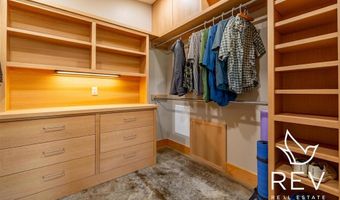 21 Tailwinds Dr, Cody, WY 82414