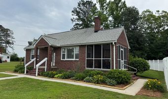 422 E Savannah St, Calhoun Falls, SC 29628