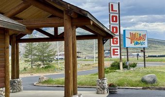 244 Yellowstone Ave W, Cody, WY 82414