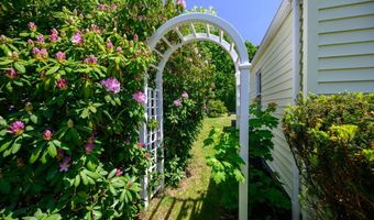 895 Hancock St, Abington, MA 02351