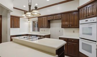 8204 Brownsville Ln, Bethany, OK 73008