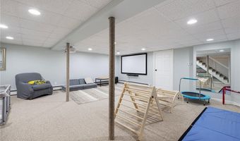 70 Jefferson Dr, East Greenwich, RI 02818