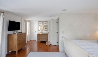41 Elm St, Newport, RI 02840
