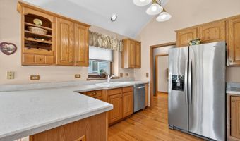 3610 Lakeview Dr, Algonquin, IL 60102