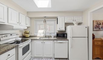 3 Queens Rd 211, Attleboro, MA 02703