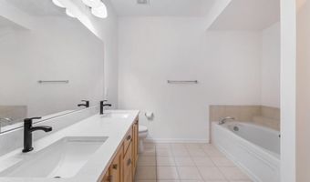2925 N Knightsbridge Cir, Ann Arbor, MI 48105