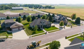 907 St Andrews Dr, Beresford, SD 57004