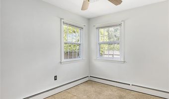 8 Meadow Ln, Coventry, RI 02816
