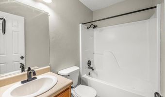 3300 SW Victoria Pl, Bentonville, AR 72712