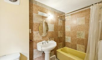117 E Pershing St, Bloomfield, CT 06002