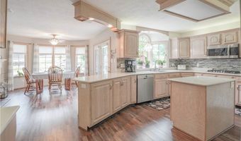 2641 Topflite Dr, Akron, OH 44312
