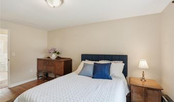 13 Garden Dr, Lincoln, RI 02865