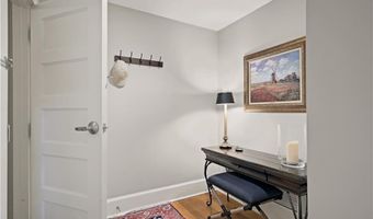 423 Hope St D, Bristol, RI 02809