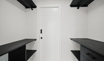 31 W 46TH St 1, Bayonne, NJ 07002