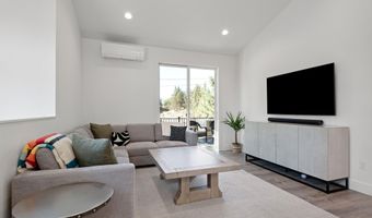 202 NW Thurston Ave, Bend, OR 97703