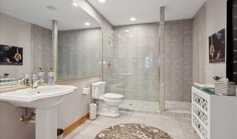 925 N River Rd, Algonquin, IL 60102