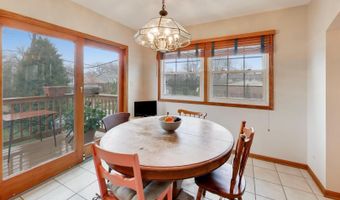 2819 N Kennicott Ave, Arlington Heights, IL 60004